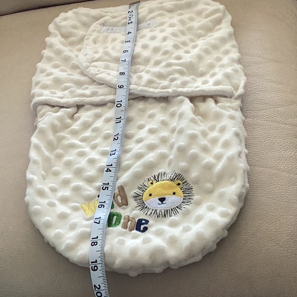 Petite L’Amour swaddle wrap ivory off white with lion embroidered very soft - Picture 5 of 14